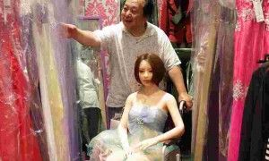 日本已婚男子与性爱娃娃找到幸福