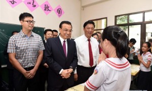李克强总理老挝参观华文学校寮都公学