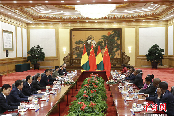 习近平主席会见几内亚共总统阿尔法·孔戴 习近平主席会见几内亚共总统阿尔法·孔戴