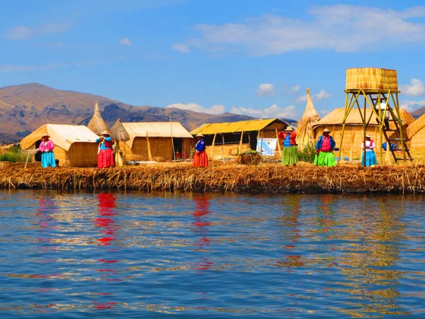 Uru人们浮岛上的生活 Uru人们浮岛上的生活