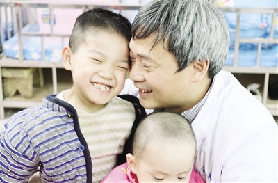 Doctor helps kids get on their feet for free Doctor helps kids get on their feet for free