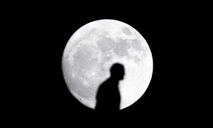CCTV9英语新闻：罕见天文奇观超级月亮