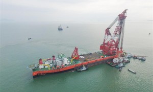 CCTV9英语新闻：世界最长跨海大桥&mdash;&mdash;港珠澳大桥