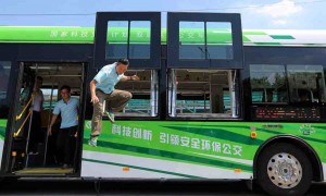 广州首辆搭载安全逃生系统的公车诞生了