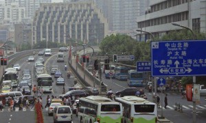 上海市拟移除英语路标 外籍人士表要迷路了
