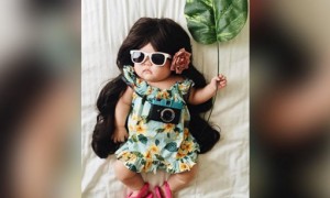 一觉成网红？女婴睡觉版cos走红网络