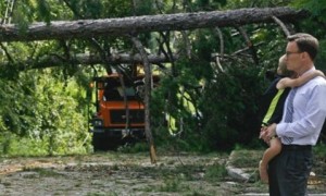 爱米娜来袭：美国东岸暴雨倾注