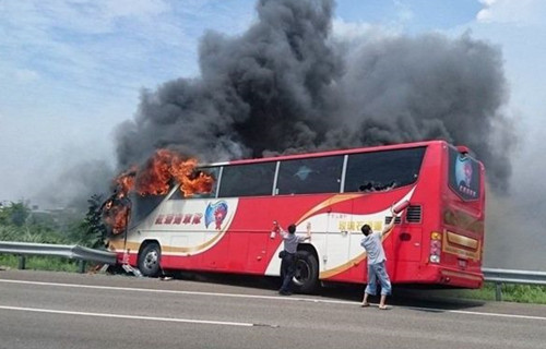 惊天后续:台湾致26死大巴起火事件起因 司机或纵火自杀拒开门 惊天后续:台湾致26死大巴起火事件起因 司机或纵火自杀拒开门