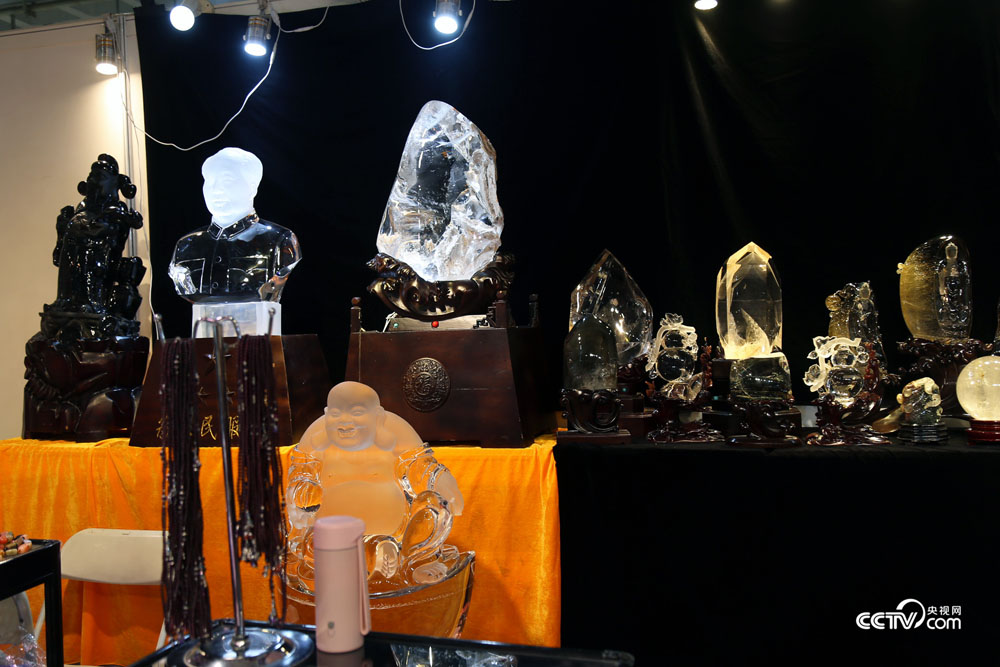Gems sparkle at 2017 Beijing Summer Jewelry Fair Gems sparkle at 2017 Beijing Summer Jewelry Fair