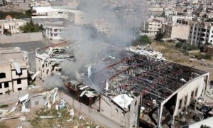 沙特空袭也门葬礼现场 140人死亡500多人受伤