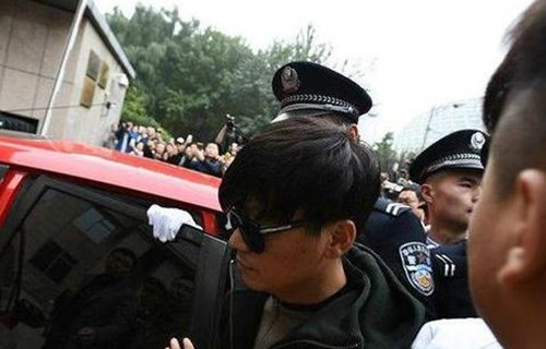 王宝强被新华社狠批了 你们这一次还会支持宝宝么 王宝强被新华社狠批了 你们这一次还会支持宝宝么