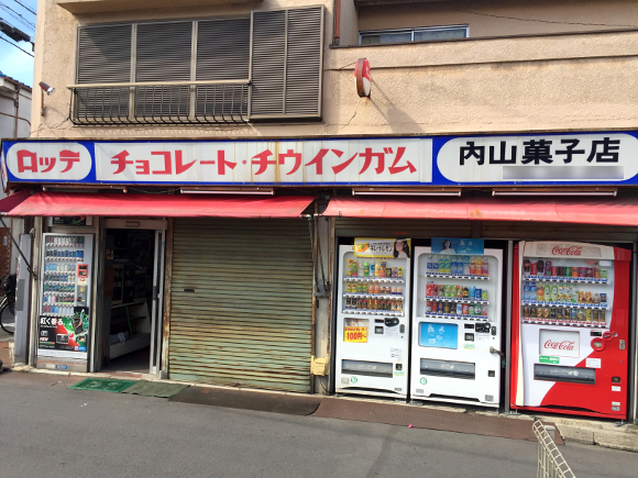 90岁老人独守破旧糖果店 每天开门只为等一个人 90岁老人独守破旧糖果店 每天开门只为等一个人