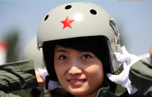 空中金孔雀:追忆首位歼-10女飞行员余旭 空中金孔雀:追忆首位歼-10女飞行员余旭