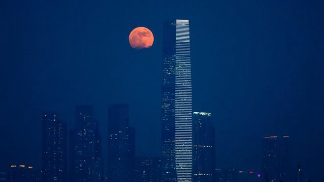 错过了昨晚的超级月亮?下次得等到2034年了! 错过了昨晚的超级月亮?下次得等到2034年了!