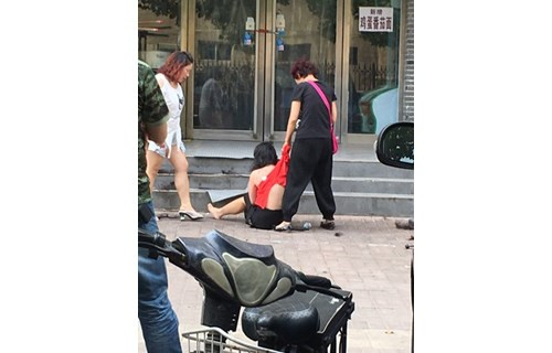 “二奶杀手”带领原配组团斗小三,收集通奸证据 “二奶杀手”带领原配组团斗小三,收集通奸证据