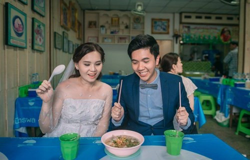 泰国吃货夫妻这样拍婚纱照,引来数万人点赞 泰国吃货夫妻这样拍婚纱照,引来数万人点赞