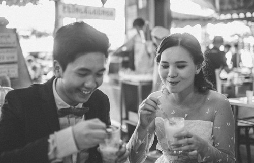 泰国吃货夫妻这样拍婚纱照,引来数万人点赞 泰国吃货夫妻这样拍婚纱照,引来数万人点赞