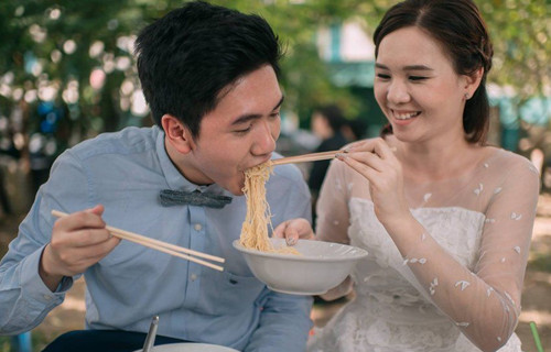 泰国吃货夫妻这样拍婚纱照,引来数万人点赞 泰国吃货夫妻这样拍婚纱照,引来数万人点赞