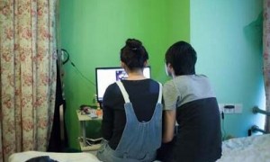 高校禁止未婚同居引学生不满，你怎么看？