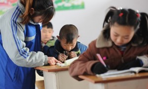 留守学校里仅有15名学生20名老师，现状值得关注
