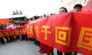 欢迎老兵回家：滞留印度54年老兵终和家人团聚！