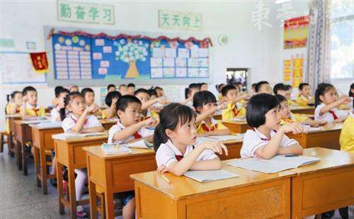 奇葩!老师休产假让学生家长来代课 奇葩!老师休产假让学生家长来代课