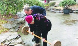 old woman相关阅读