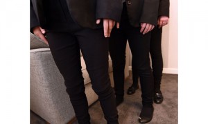 英国逾75名女生因裤子过紧被赶出校园 校方：致使男生分心！