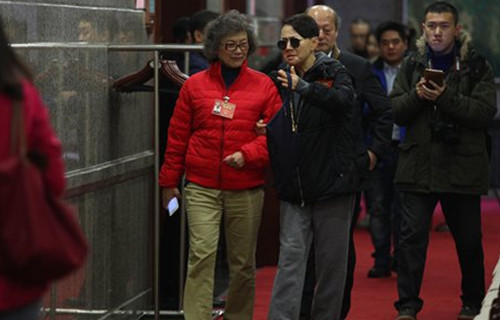两会上女代表提出以女性为中心的思想 两会上女代表提出以女性为中心的思想