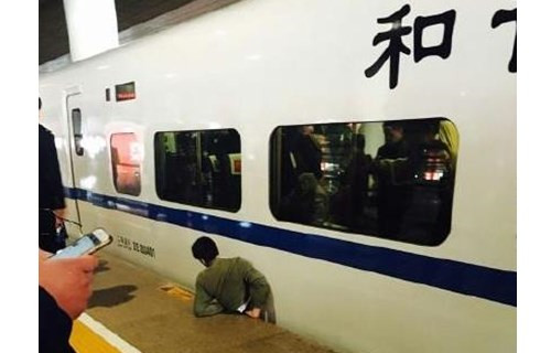 南京南站被动车挤死的男子家属状告南京站、上海铁路局 南京南站被动车挤死的男子家属状告南京站、上海铁路局