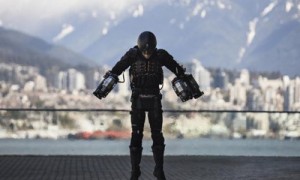现实版&ldquo;钢铁侠&rdquo; 英国＂钢铁侠＂展示飞行服（双语）