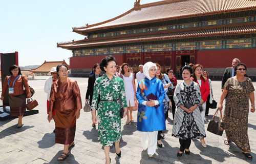 彭丽媛邀请各国领导人配偶参观故宫 彭丽媛邀请各国领导人配偶参观故宫