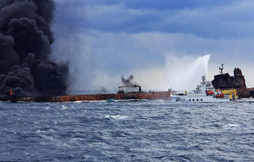 “桑吉”号在东海爆燃沉没, 专家: 对环境影响不大 “桑吉”号在东海爆燃沉没, 专家: 对环境影响不大