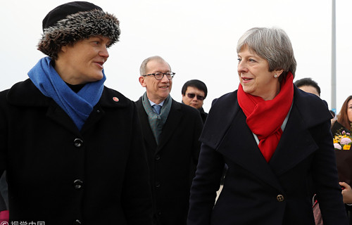 英国首相飞抵武汉开启访华之旅 首站前往武大 英国首相飞抵武汉开启访华之旅 首站前往武大