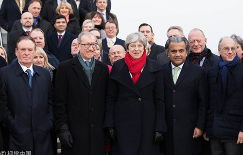英国首相飞抵武汉开启访华之旅 首站前往武大 英国首相飞抵武汉开启访华之旅 首站前往武大