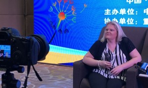 世界首个&ldquo;试管婴儿&rdquo;路易丝&middot;布朗首次来访中国