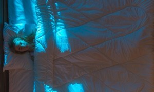 睡觉时保持黑暗更健康！卧室夜里有光线会增加抑郁症风险