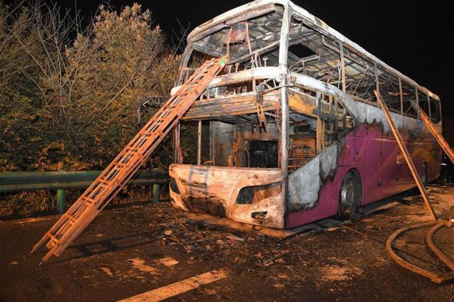 湖南旅游大巴起火26人死亡 涉事司机已被拘留 湖南旅游大巴起火26人死亡 涉事司机已被拘留