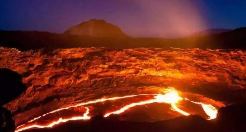 美国一退伍士兵坠入火山后生还 美国一退伍士兵坠入火山后生还