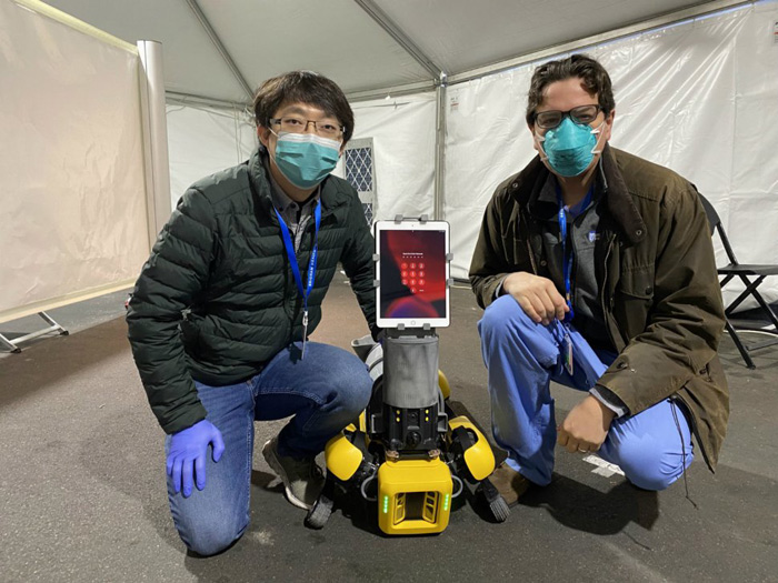 机器人活跃在抗疫一线 成人类好帮手 机器人活跃在抗疫一线 成人类好帮手