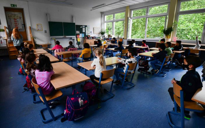 冬季抗疫需开窗通风 德国学校建议学生带毯子上学 冬季抗疫需开窗通风 德国学校建议学生带毯子上学