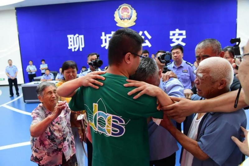 离散24年终团聚!电影《失孤》被拐儿童原型找到,侦破详情公开…… 离散24年终团聚!电影《失孤》被拐儿童原型找到,侦破详情公开……