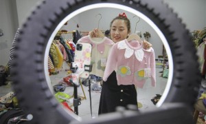 国家拟禁止网络不正当竞争行为，&ldquo;大数据杀熟&rdquo;英语怎么说？