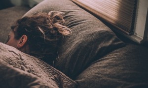 睡前一杯热牛奶，真的可以让我们睡得更好？