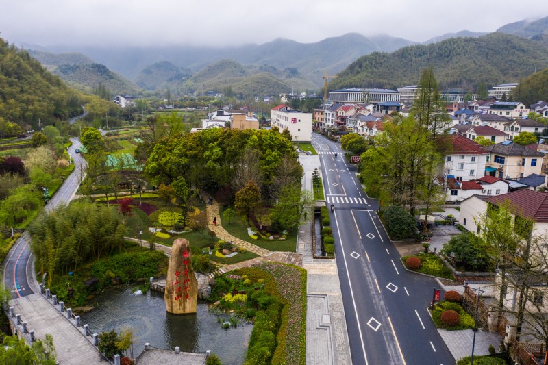 余村和西递村被选为最佳旅游村,驴友们想去看看吗?