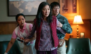 《瞬息全宇宙》3月24日在美国和加拿大上映