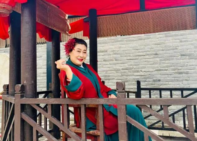 王婆说媒火爆全网，王婆说媒用英语怎么说？