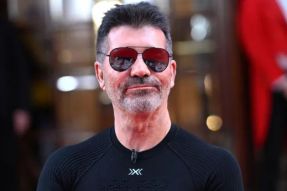 《英国偶像》选手Lucy Spraggan结婚，陪他走上红毯的是 Simon Cowell 